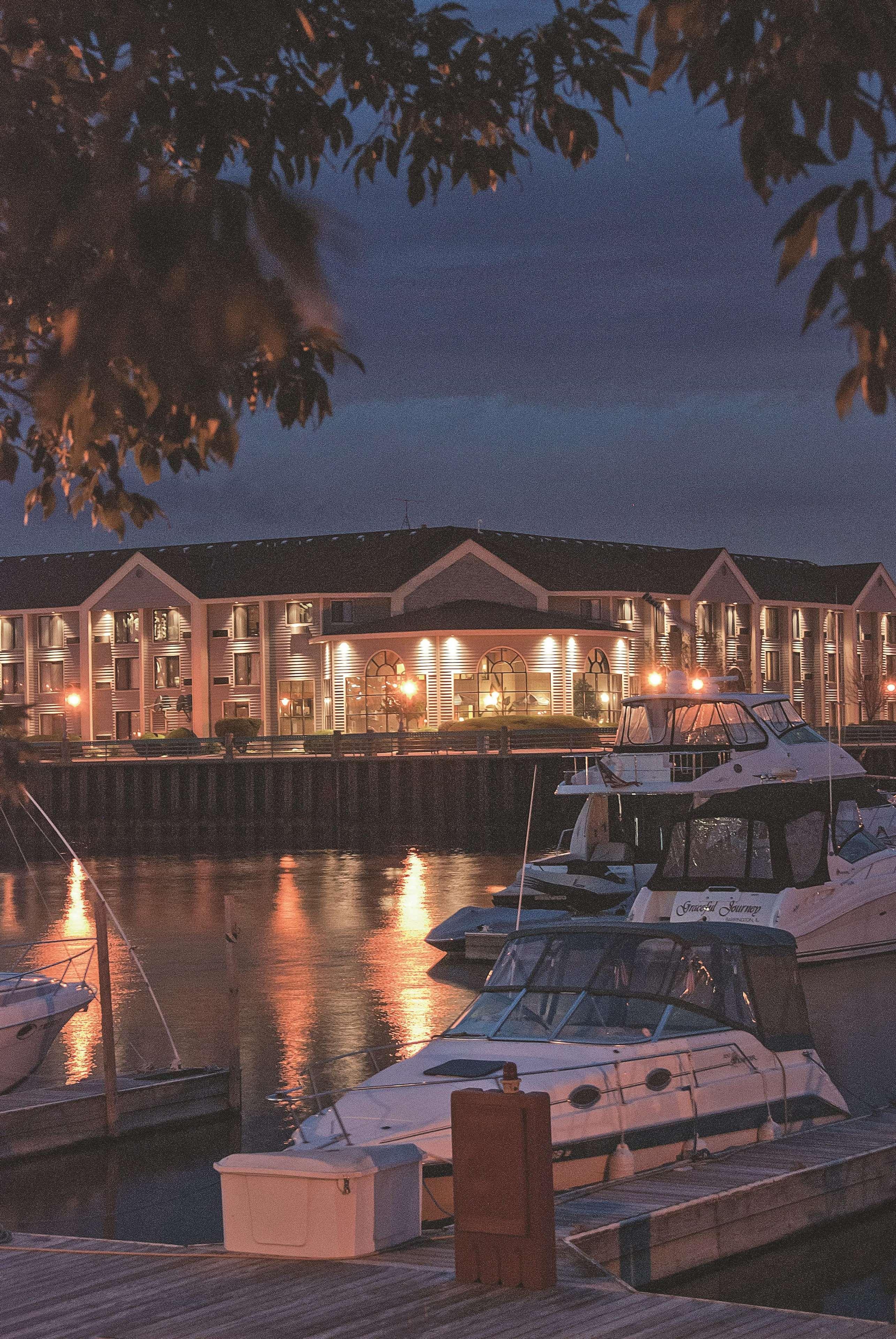 Doubletree By Hilton Racine Harbourwalk Otel Dış mekan fotoğraf